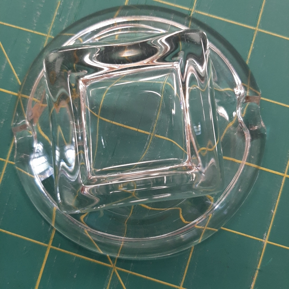 SET OF 3 GLASS ASHTRAYS - Picture 4 of 9